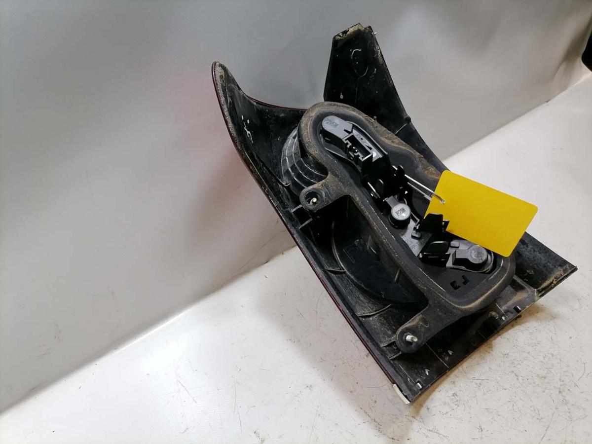 Toyota Avensis T25 original Rücklicht Rückleuchte Schlussleuchte rechts Kombi Bj.2004